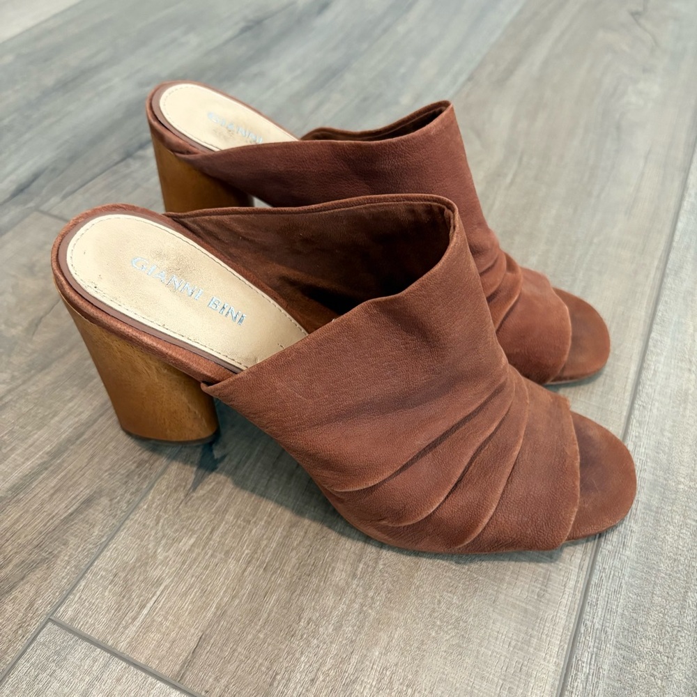 GIANNI BINI Korran Crinched Leather Mule‎ Wooden Block Heels Brown size 9